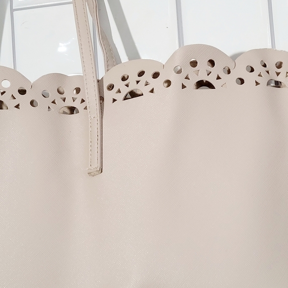 MACY’S  Beige Faux Leather Textured Tote Medium Size Scallop Trim Detail - Picture 2 of 7
